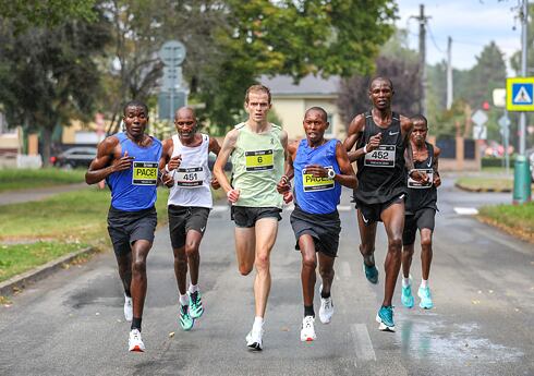 On at the evening run in Prievidza. A Kenyan ran 10 km in 28:32 min