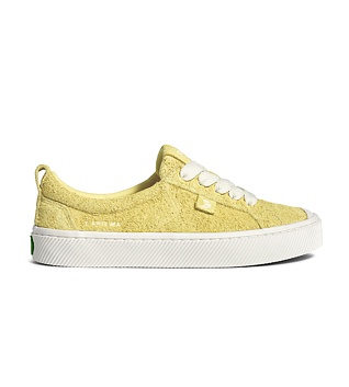 Womens leisure shoes Cariuma OCA Low Lemonade Hairy Suede Sneaker