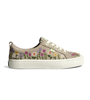 Dámské volnočasové boty Cariuma OCA Low Sand Suede Embroidered Flowers Sneaker