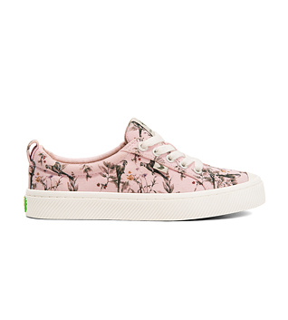 Womens leisure shoes Cariuma OCA Low Pale Lilac Parrot Print Canvas Sneaker