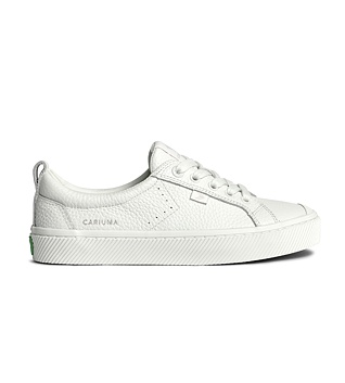 Mens leisure shoes Cariuma OCA Pebbled Leather White