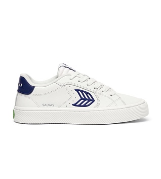 Womens leisure shoes Cariuma SALVAS White Leather Bright Navy Logo Sneaker