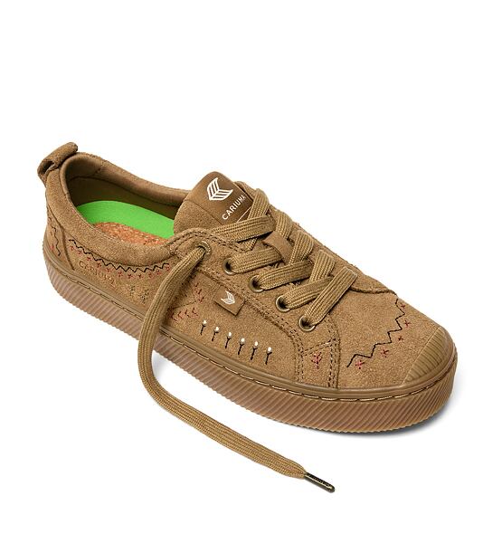 Womens leisure shoes Cariuma OCA Low All Camel Suede Embroidered Sneaker