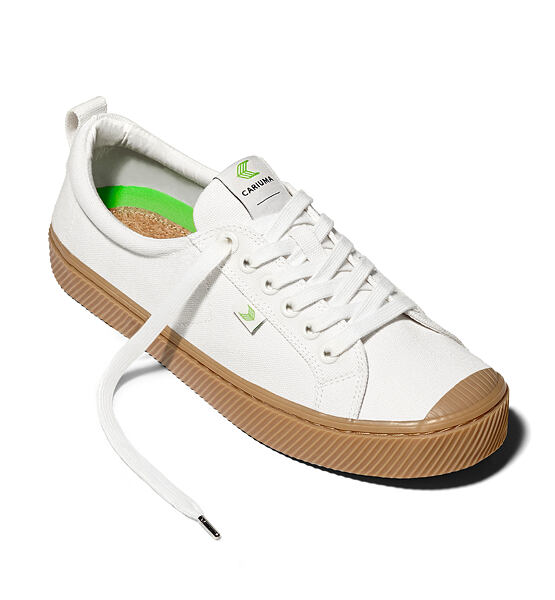 Mens leisure shoes Cariuma OCA Low Gum Off-White Canvas Sneaker