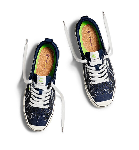 Dámské volnočasové boty Cariuma OCA Low Navy Bandana Canvas Sneaker