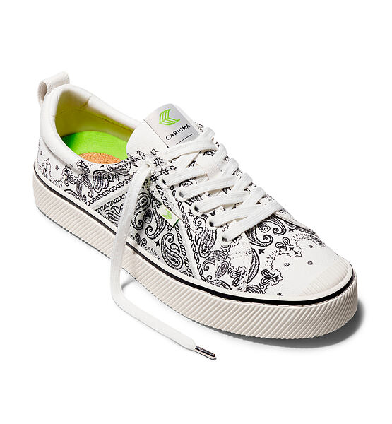 Mens leisure shoes Cariuma OCA Low Off-White Bandana Canvas Sneaker