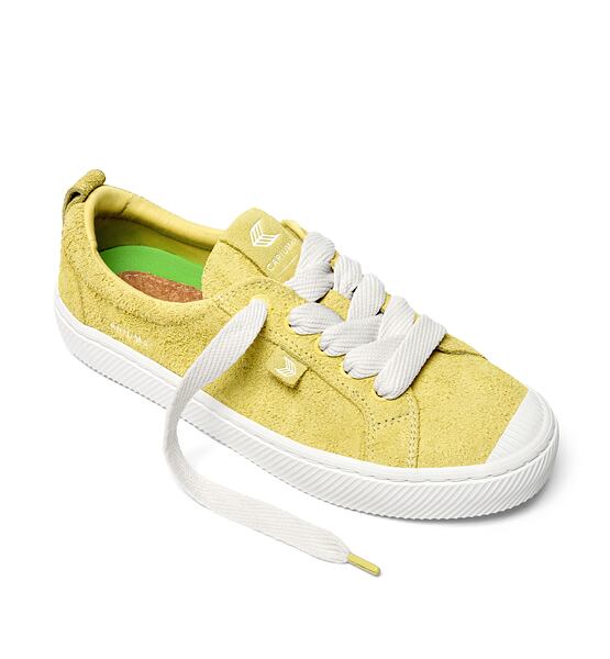 Womens leisure shoes Cariuma OCA Low Lemonade Hairy Suede Sneaker