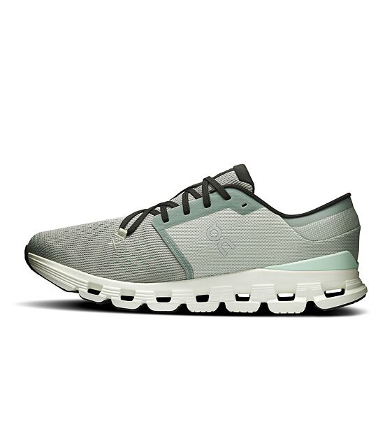 Mens Training Shoes On Cloud X 4