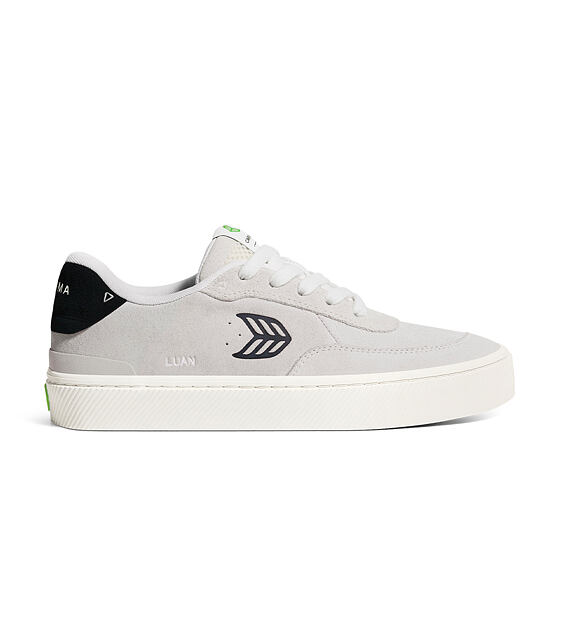 Womens leisure shoes Cariuma LUAN PRO Smoke White Suede Black Logo Sneaker