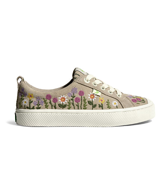 Dámské volnočasové boty Cariuma OCA Low Sand Suede Embroidered Flowers Sneaker