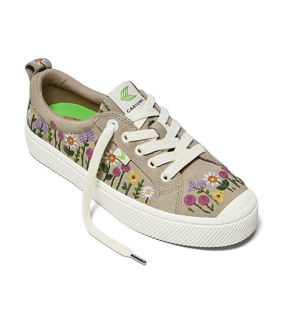 Dámské volnočasové boty Cariuma OCA Low Sand Suede Embroidered Flowers Sneaker