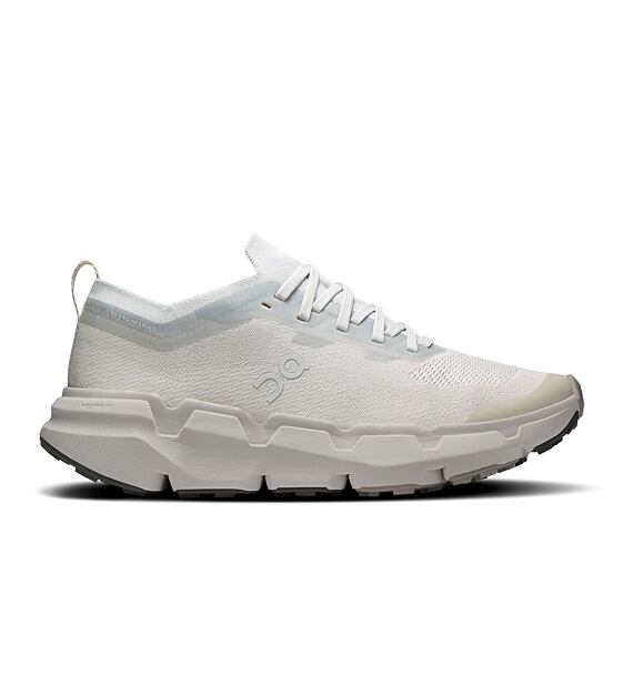 Womens leisure shoes On Cloudsoma